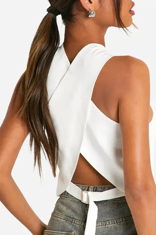 White sleeveless tailored vest with criss-cross back and zipper – The Frame Vest – Mariley Boutique