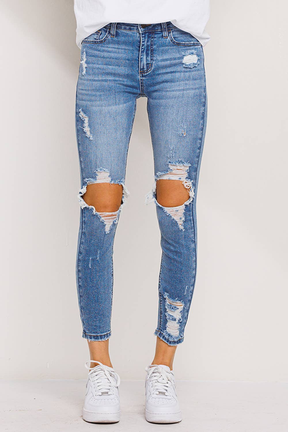 Knee Cut Skinny Jeans – Medium Wash